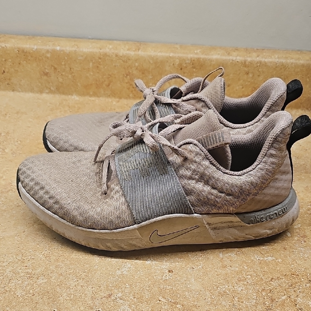Nike (9) Gray & Pink Sneakers - Picture 1 of 5